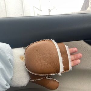 NWT Jocelyn Brown Mittens with faux shearling  Trim